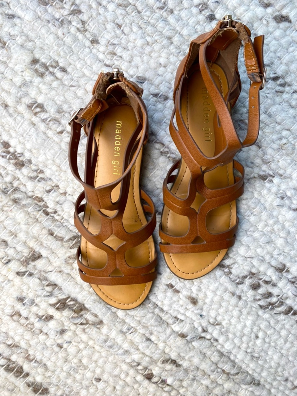 Madden Girl Dari Cognac Cutout Gladiator Flat Sandals, Size 7 - Picture 2 of 10